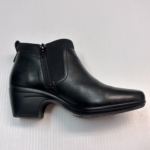Clarks Of England Womens Shoes Emily Leather Chelsea Ankle Boots - Sz 7 1/2 - Picture 8 of 12